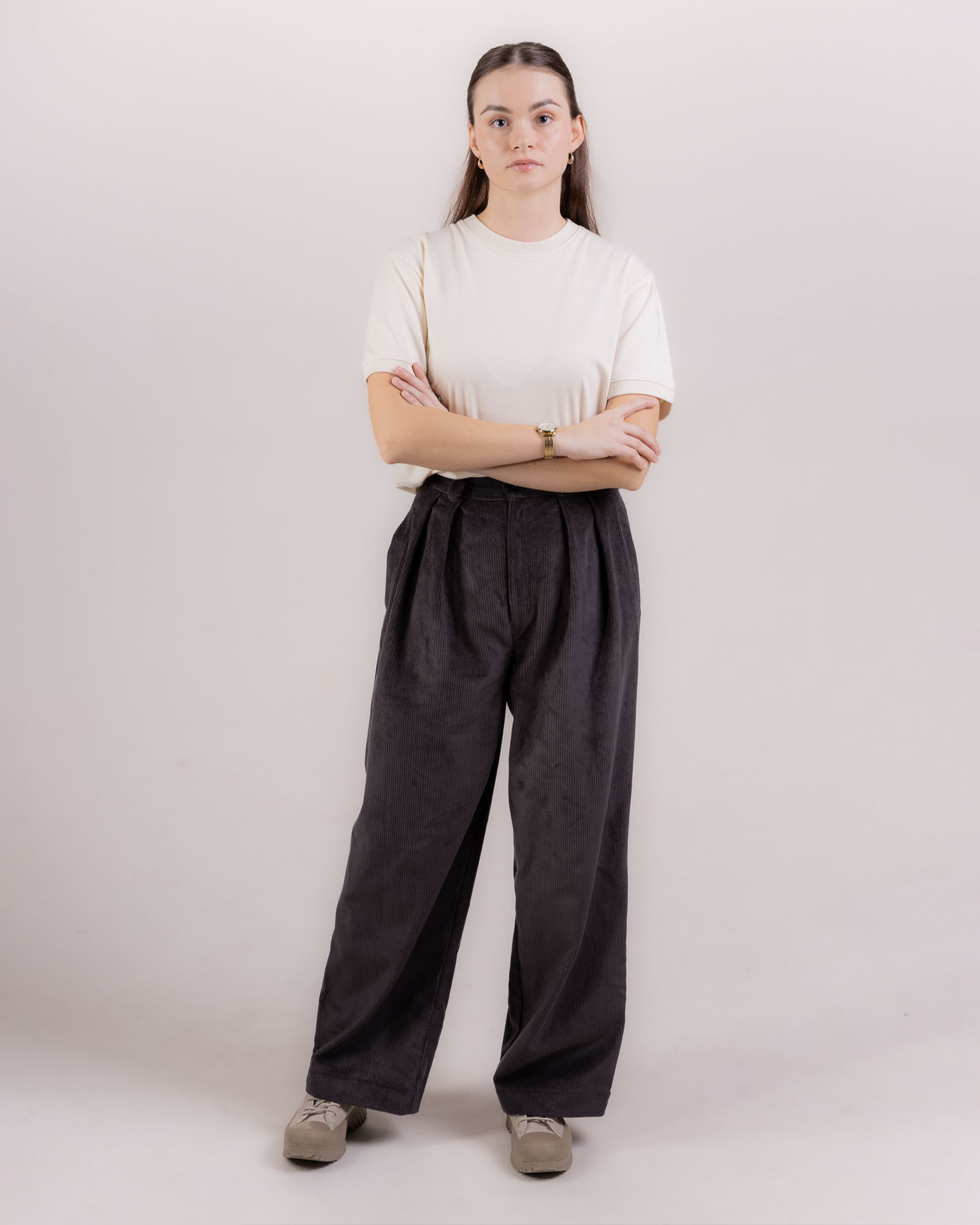 mansestarky_sede_fw25-F1 Šedé manšestráky