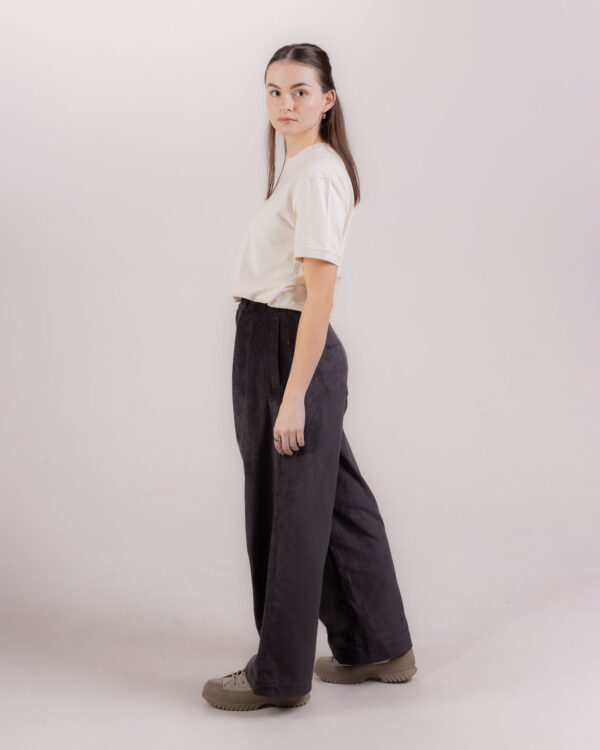 mansestarky_sede_fw25-F2 Šedé manšestráky