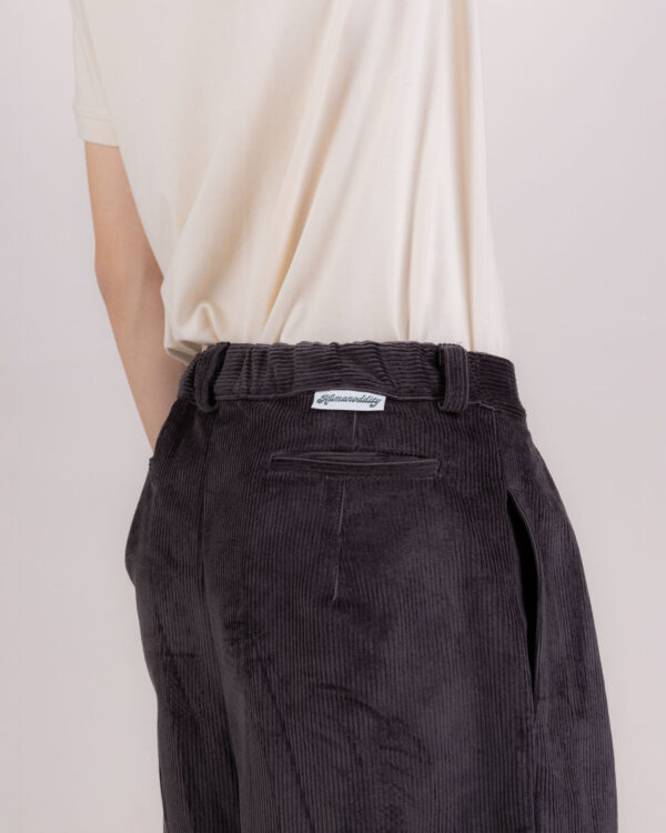 mansestarky_sede_fw25-M4 Šedé manšestráky