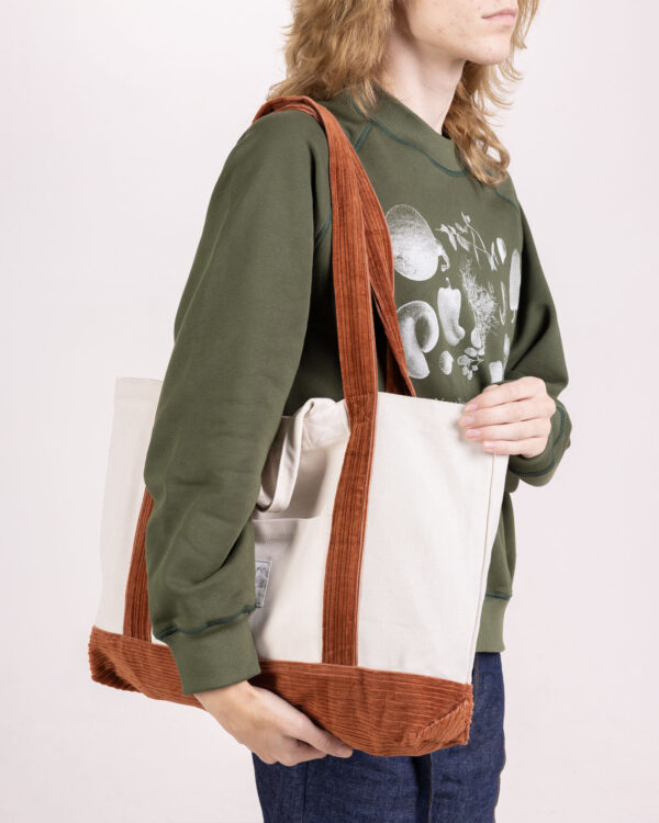 taska_fw25_oranzova_U2 Velká plátěná taška