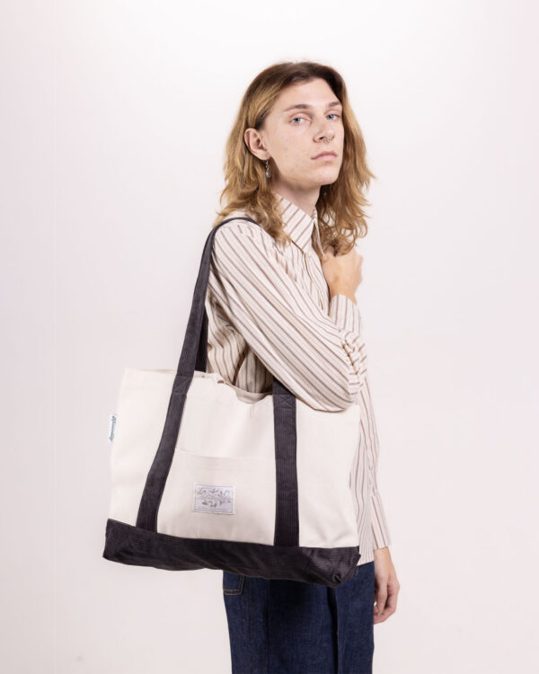 taska_fw25_seda_U1 Velká plátěná taška