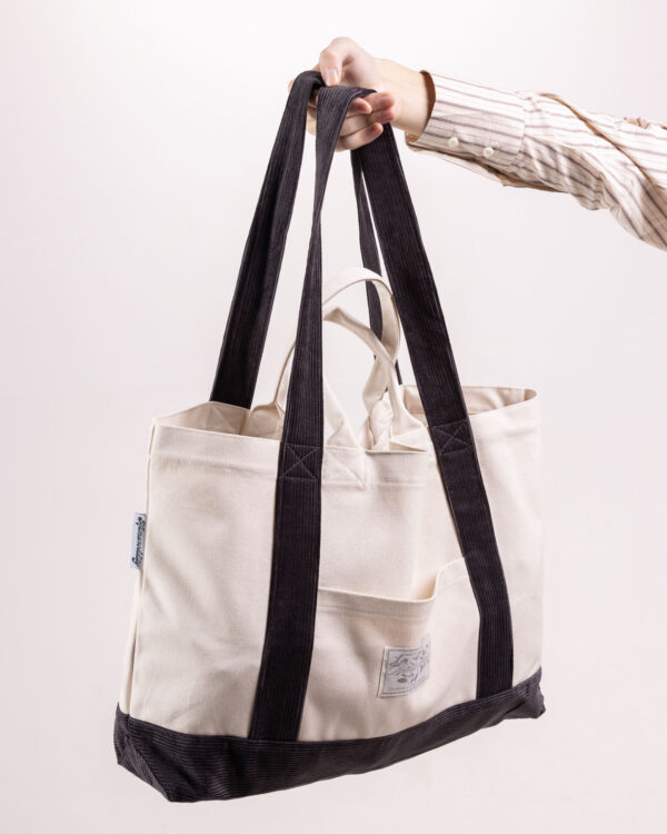 taska_fw25_seda_U3 Velká plátěná taška