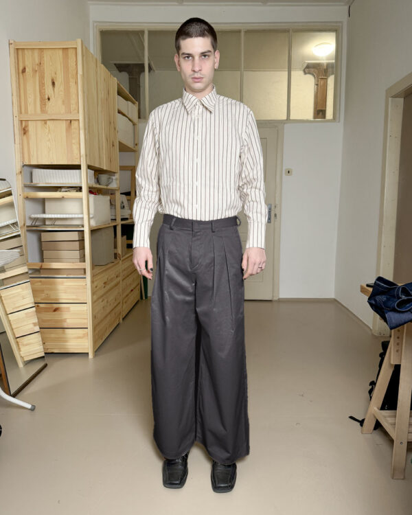 predprodej_spolecenskekalhotySS26 (sede) - M1 Společenské kalhoty