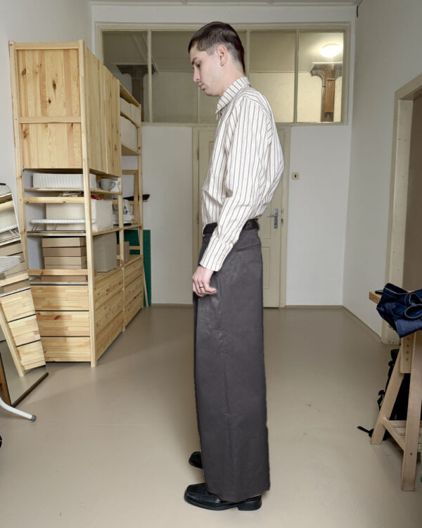 predprodej_spolecenskekalhotySS26 (sede) - M3 Společenské kalhoty