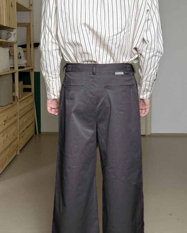 predprodej_spolecenskekalhotySS26 (sede) - M4 Společenské kalhoty